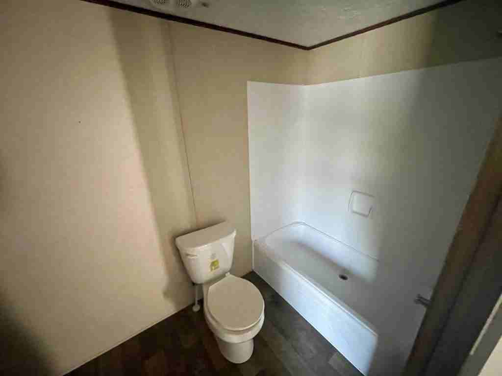 555 Crandlemire Rd - Photo 6 of 13