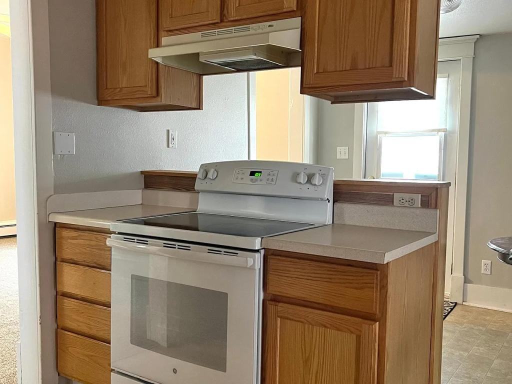 819 5th St - Photo 4 of 8