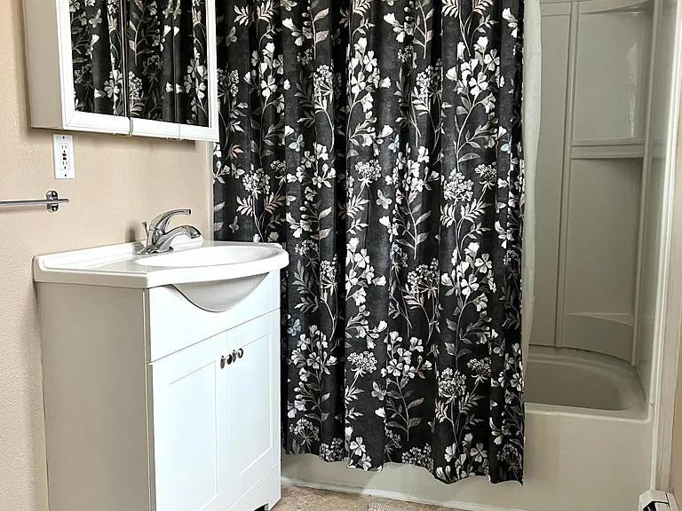 819 5th St - Photo 5 of 8