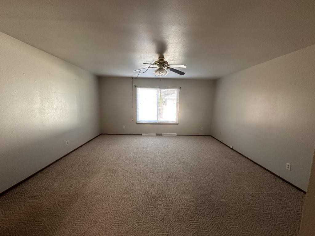 N89W15878 Main St - Photo 3 of 10