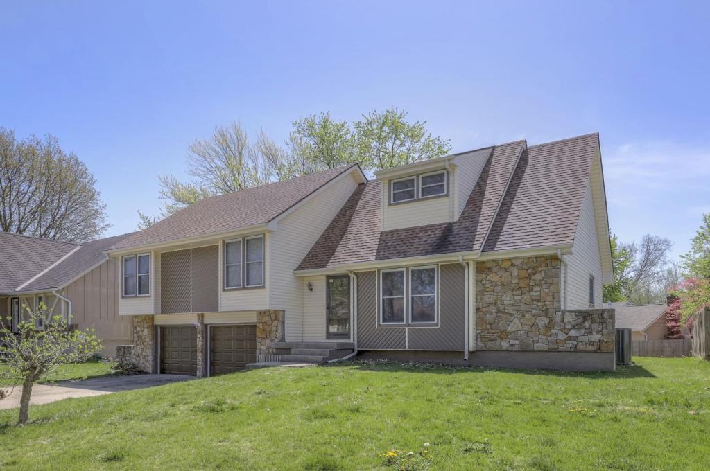 1008 Nw Roanoke Dr - Photo 3 of 39