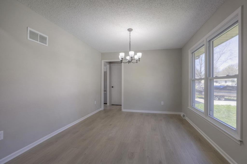 1008 Nw Roanoke Dr - Photo 6 of 39