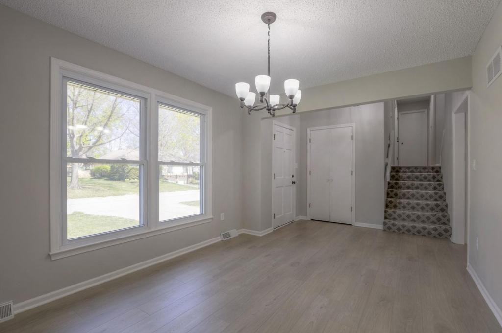 1008 Nw Roanoke Dr - Photo 7 of 39