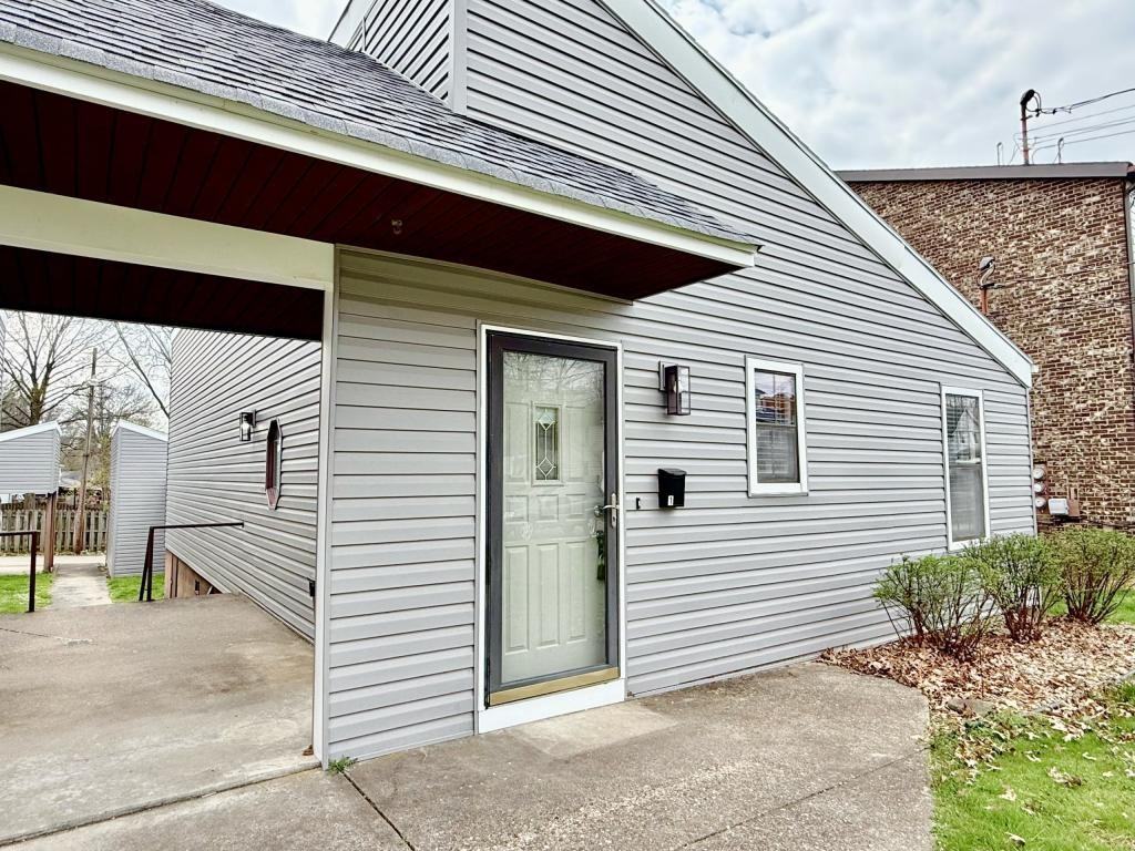 1634 19th St - Photo 2 of 27