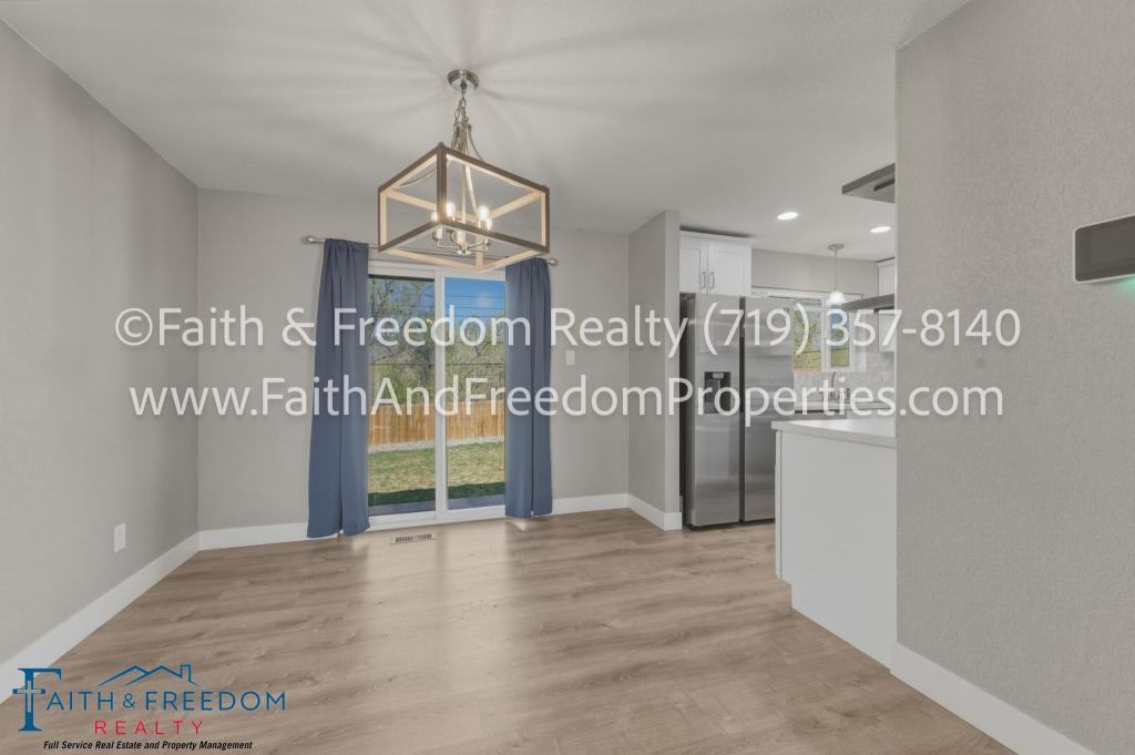 260 Everett Dr - Photo 5 of 23