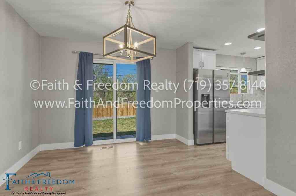 260 Everett Dr - Photo 7 of 23