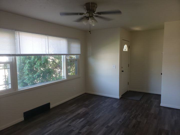 1403 Avenue F - Photo 2 of 7