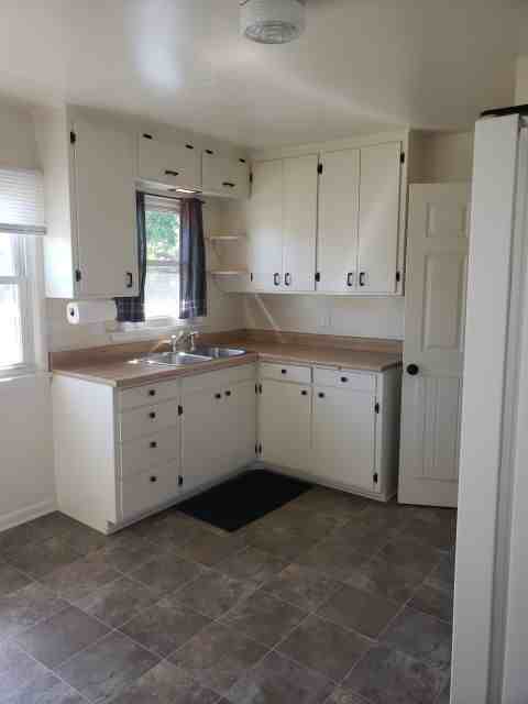 1403 Avenue F - Photo 3 of 7