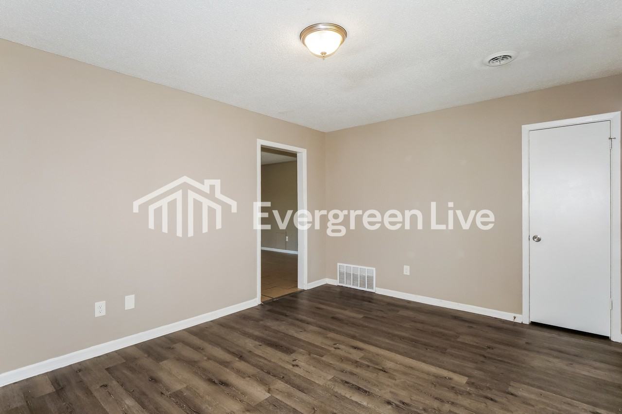6356 Leamont Dr - Photo 4 of 15