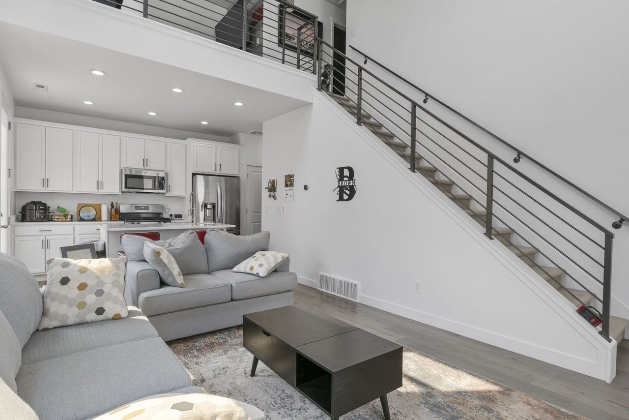 10509 S Liv Way - Photo 2 of 23