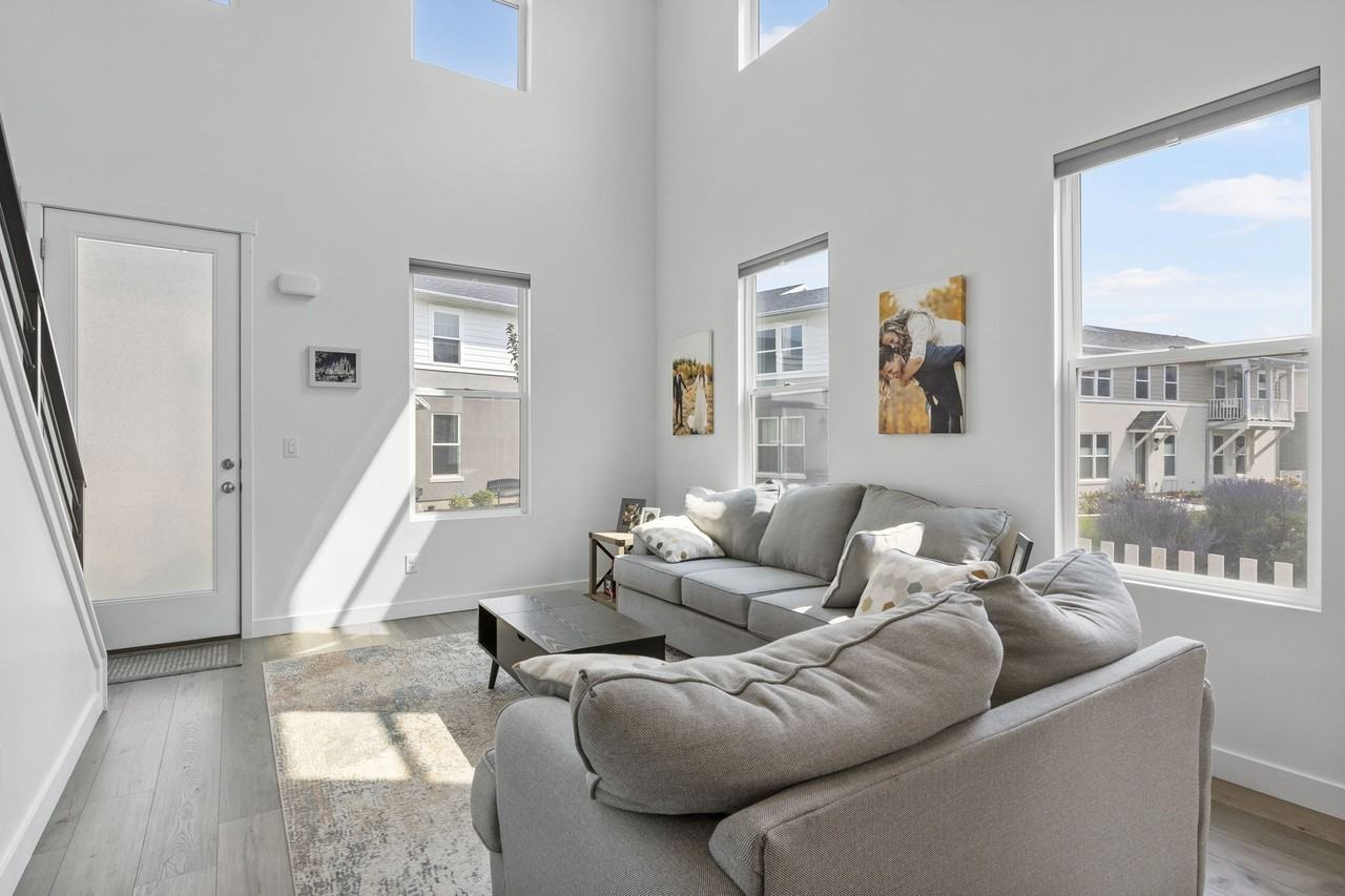 10509 S Liv Way - Photo 4 of 23