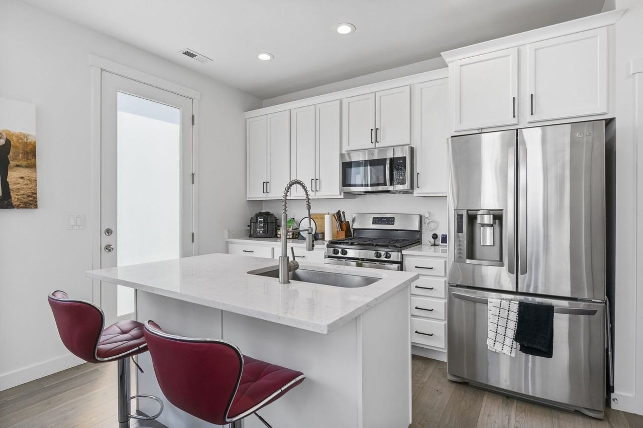 10509 S Liv Way - Photo 6 of 23