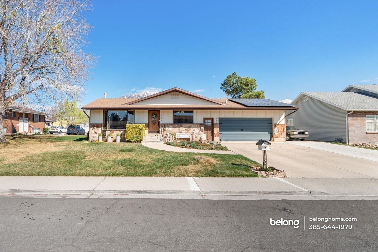 428 N 200 E - Photo 4 of 44