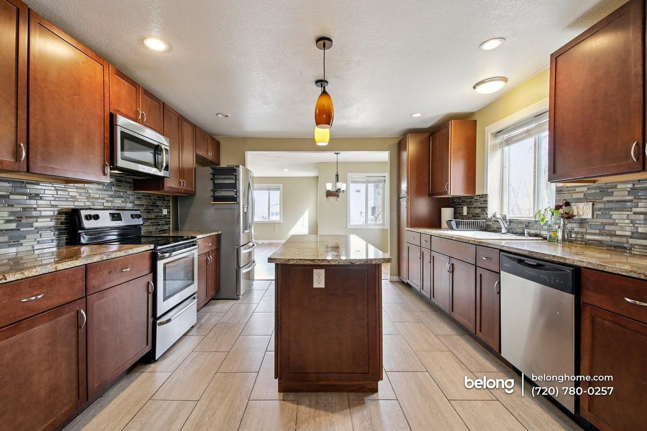 5045 Eliot St - Photo 4 of 14