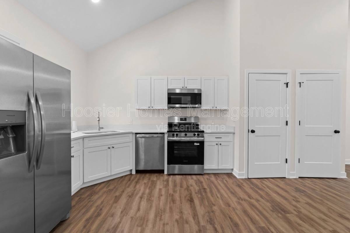 4448 Evanston Ave #B - Photo 3 of 10