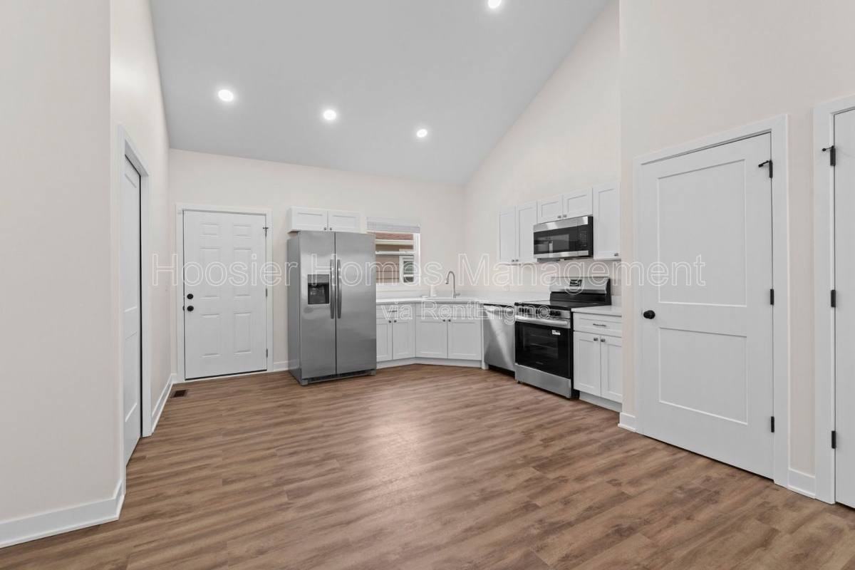 4448 Evanston Ave #B - Photo 4 of 10