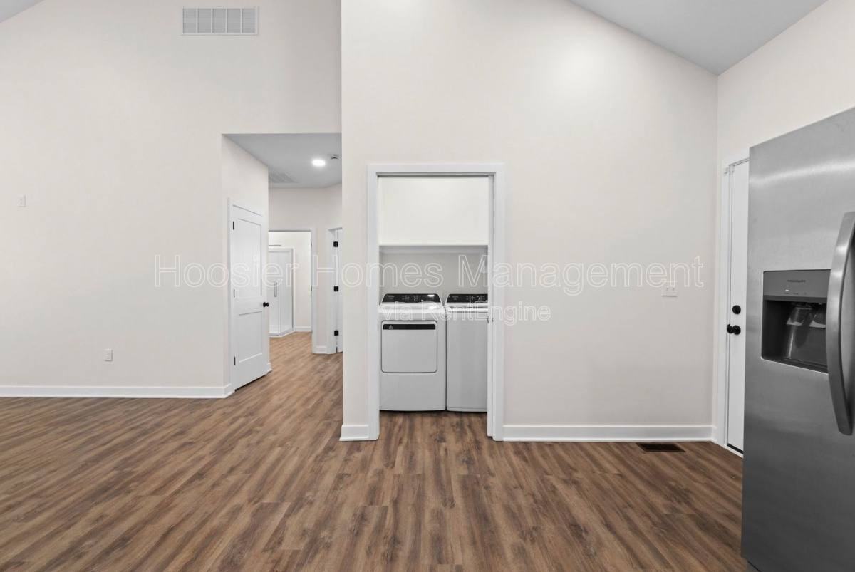 4448 Evanston Ave #B - Photo 5 of 10