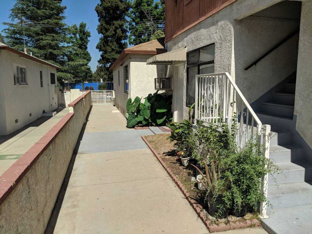 6506 Balboa Blvd #C - Photo 5 of 10