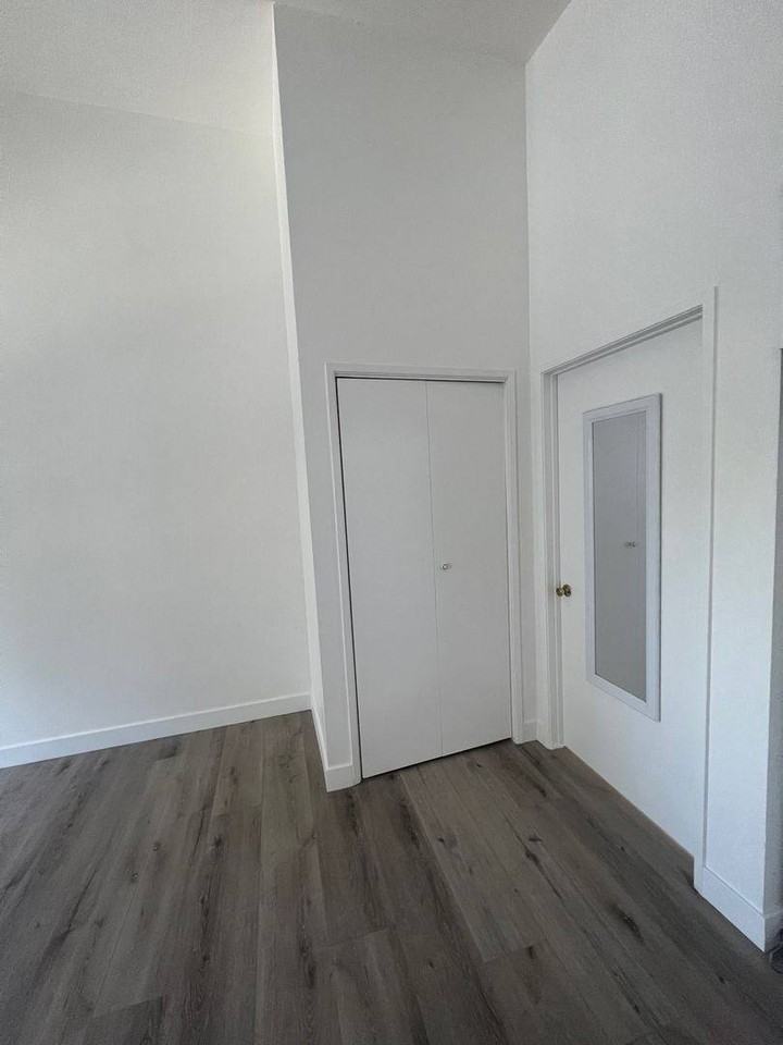 6506 Balboa Blvd #C - Photo 6 of 10