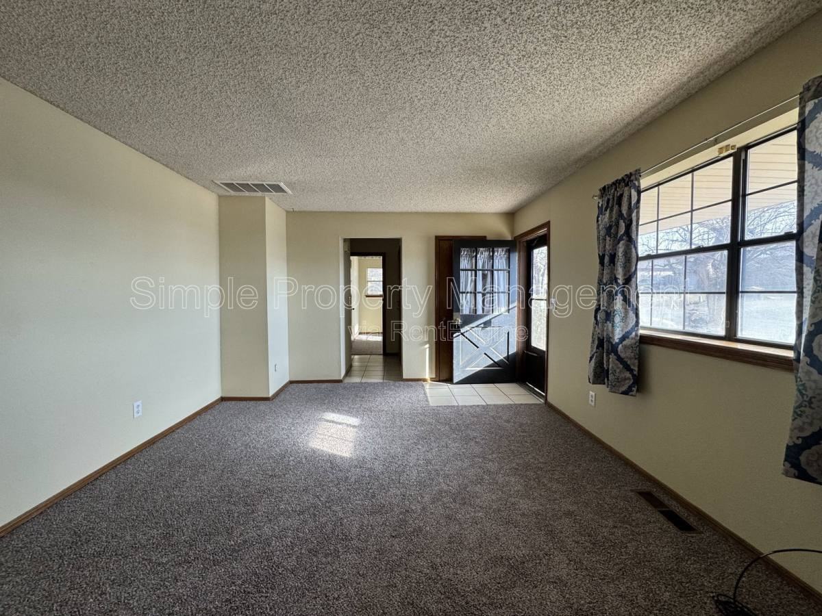 2435 Clarke St - Photo 3 of 10
