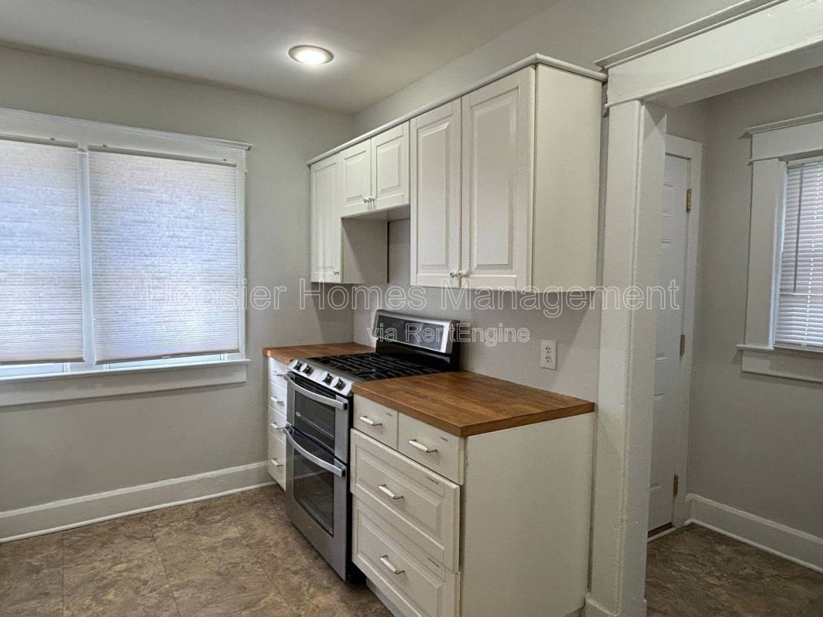 1526 Bellefontaine St - Photo 4 of 10