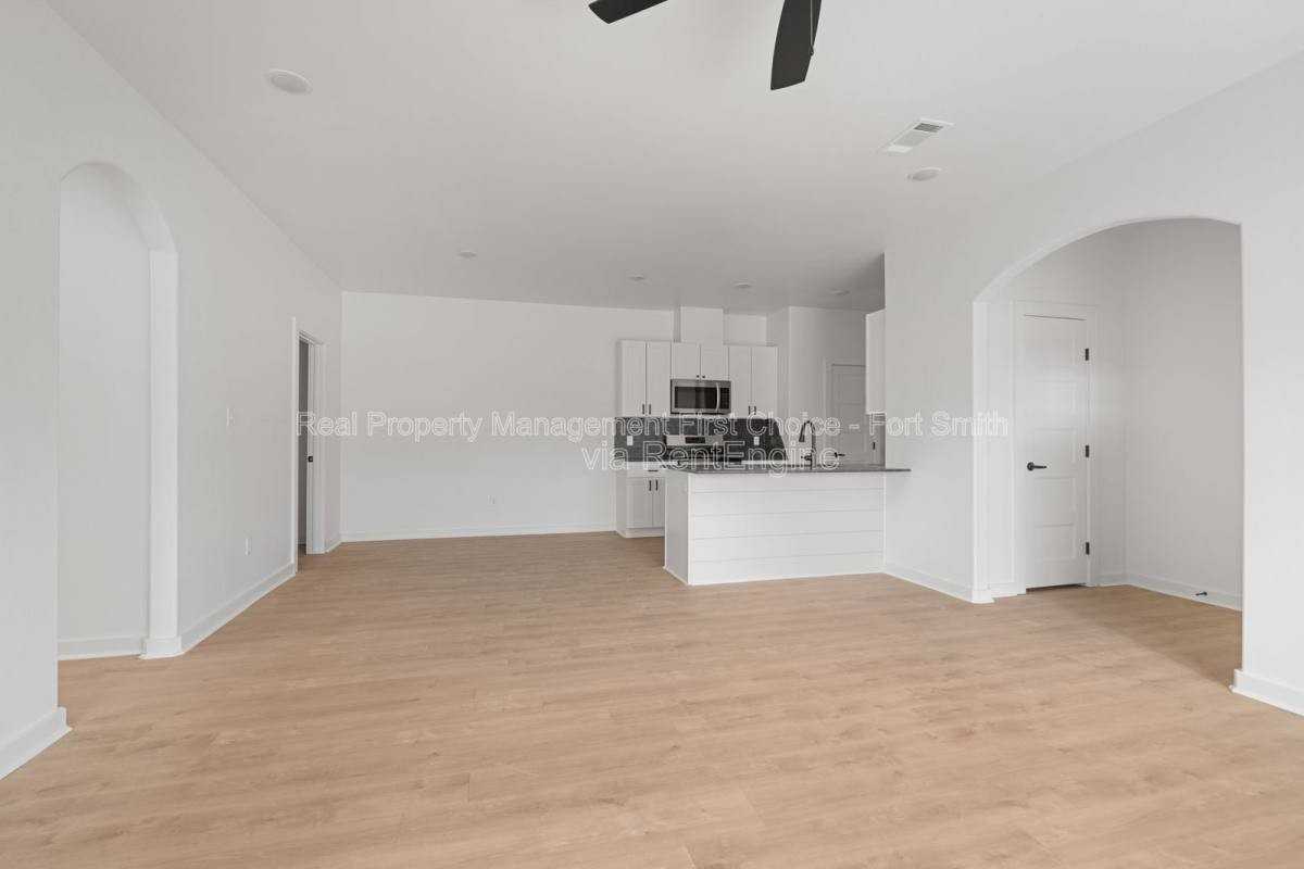 8908 Cambria Cir #B - Photo 2 of 10