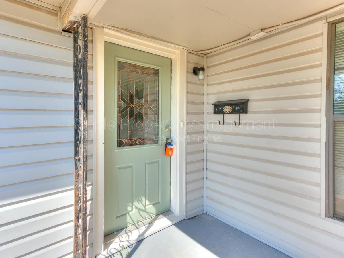 9706 N Garnett St - Photo 2 of 10