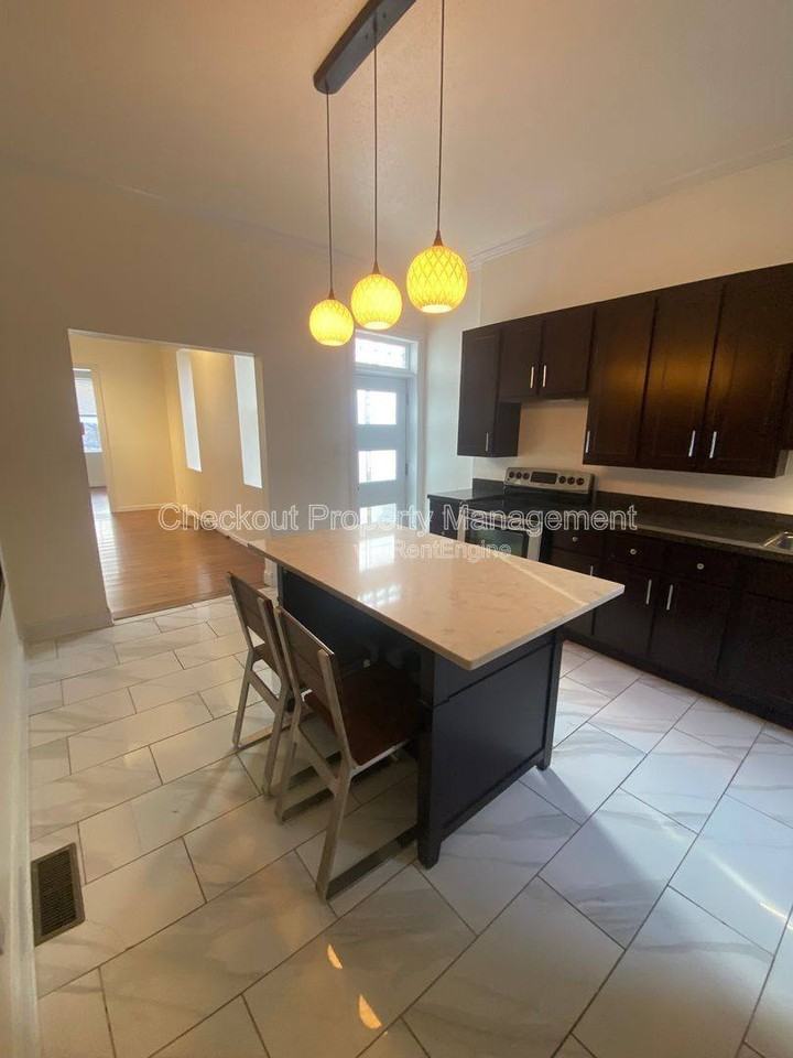 2905 S 18th St - Photo 3 of 8