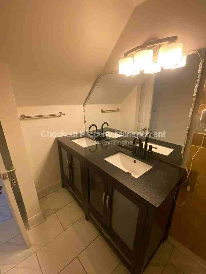 2905 S 18th St - Photo 5 of 8