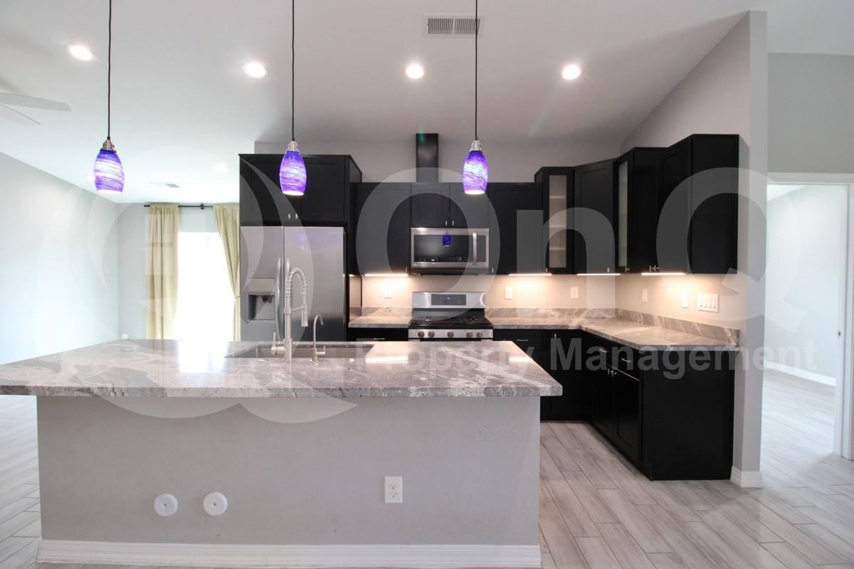 1556 W 5th St - Photo 3 of 10