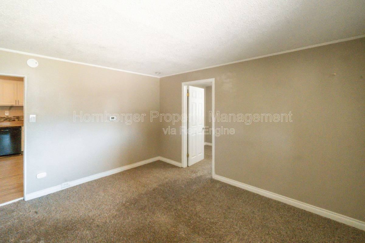 611 E Longfellow Ave - Photo 2 of 10