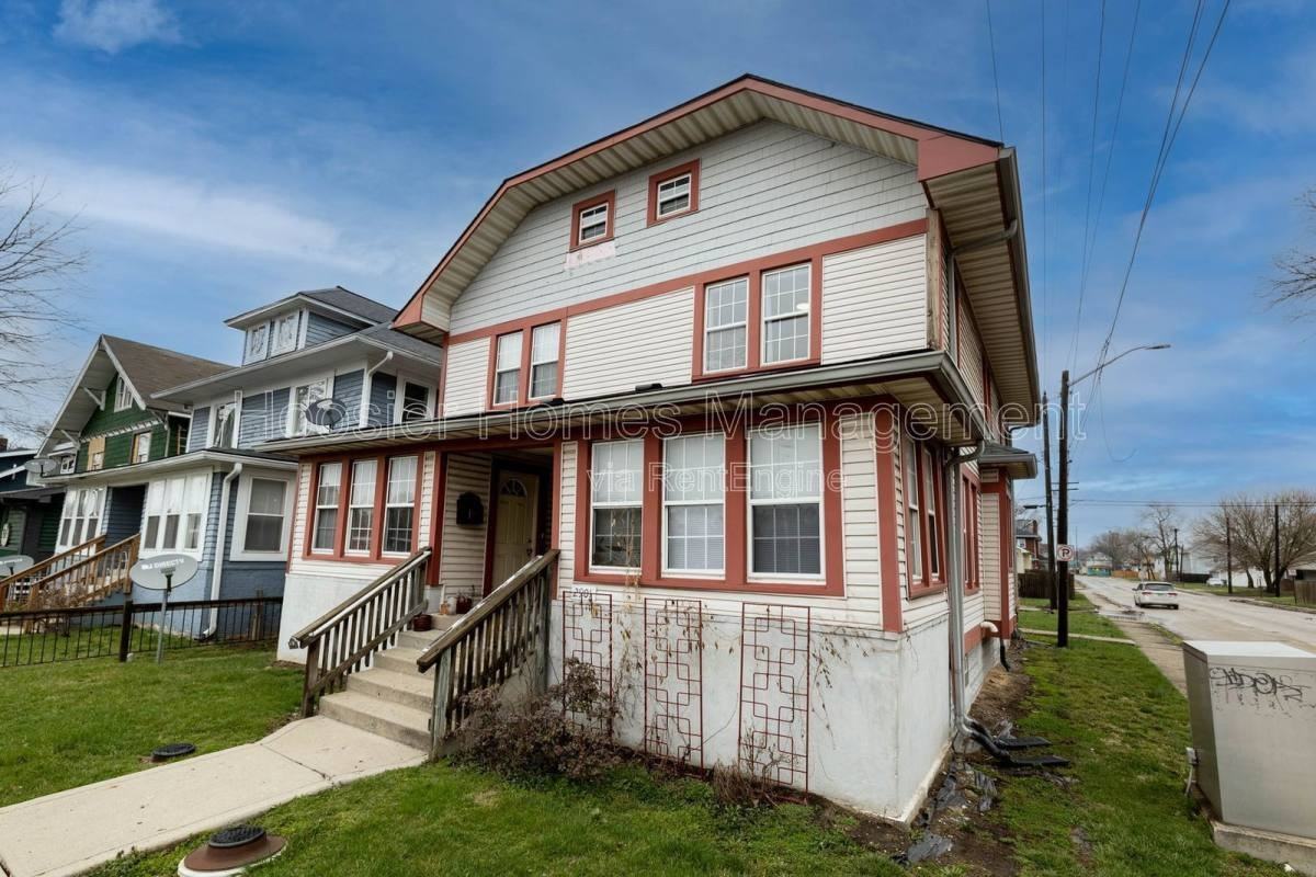 2901 N Talbott St - Photo 2 of 10