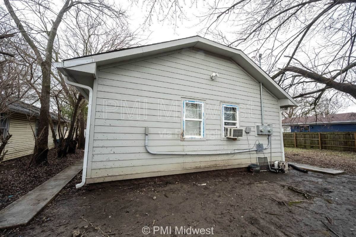 2930 N Dearborn St #B - Photo 3 of 10