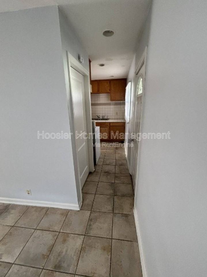 1902 E 35th St - Photo 2 of 8