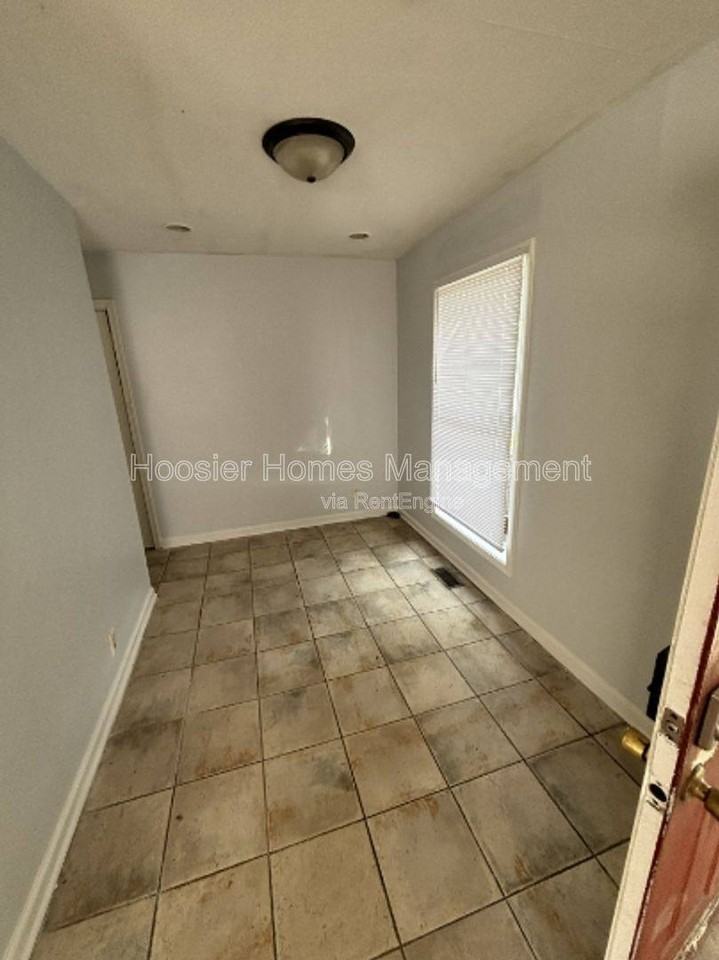 1902 E 35th St - Photo 3 of 8