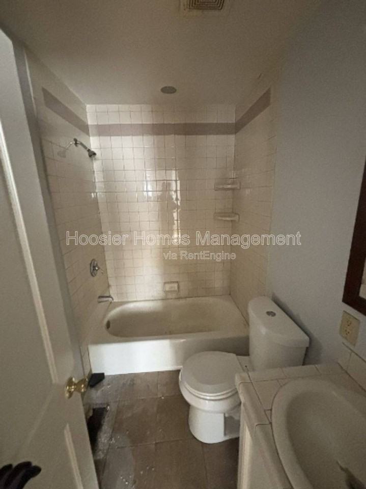 1902 E 35th St - Photo 5 of 8