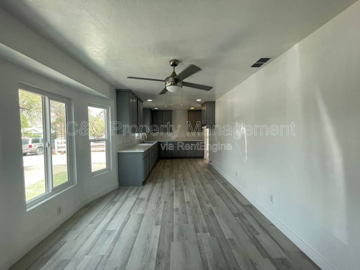 1410 Cottonwood Ave - Photo 3 of 10