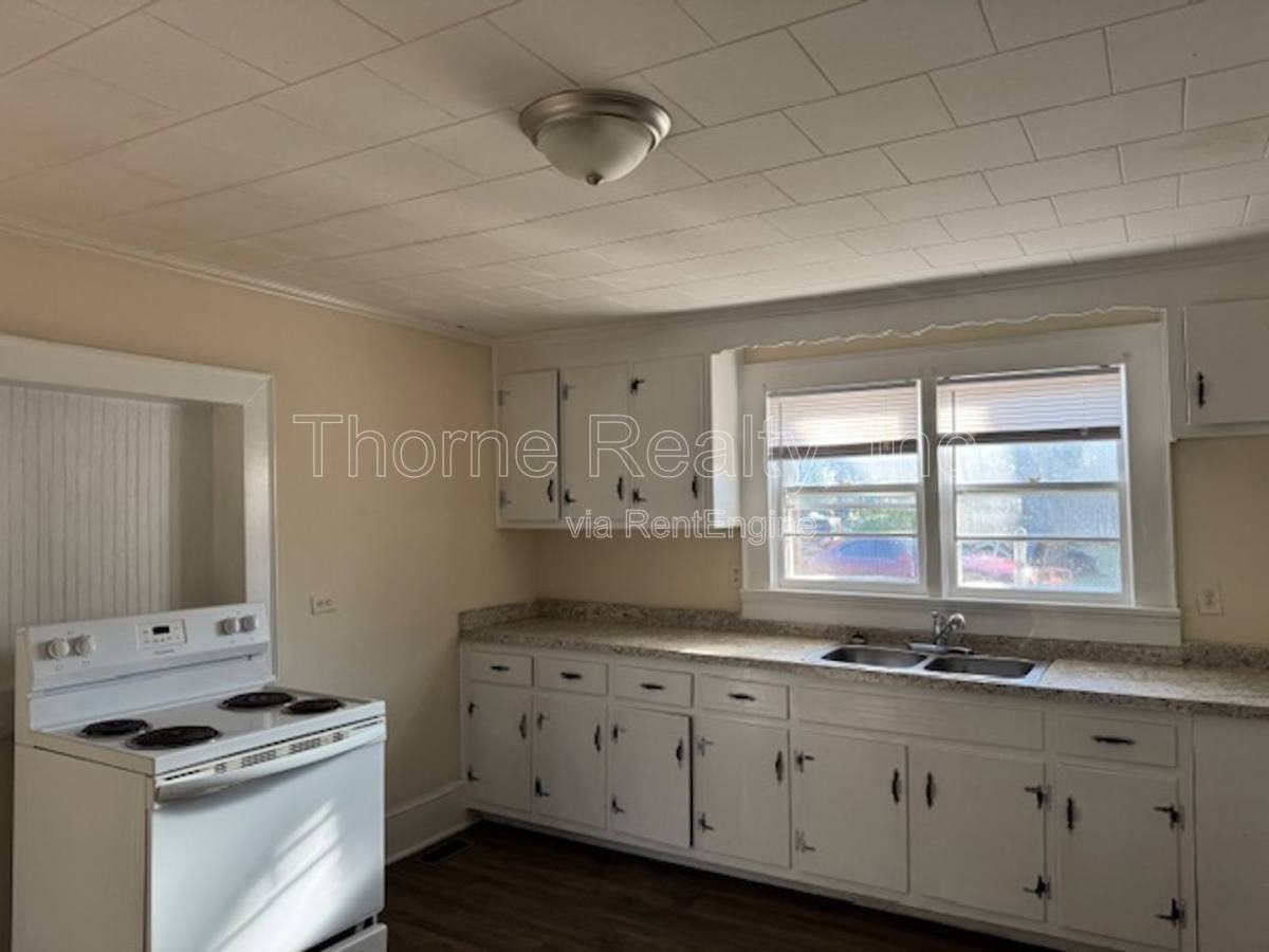 940 Blandwood Ave - Photo 3 of 10