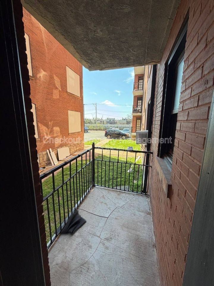 5616 Pershing Ave #11 - Photo 5 of 10