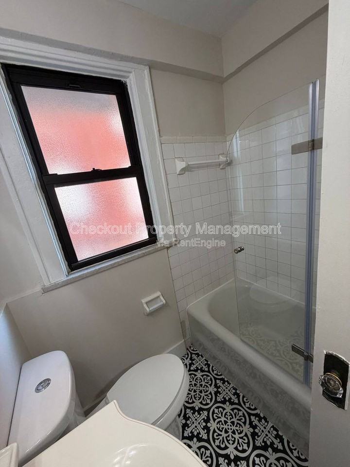 5616 Pershing Ave #11 - Photo 7 of 10