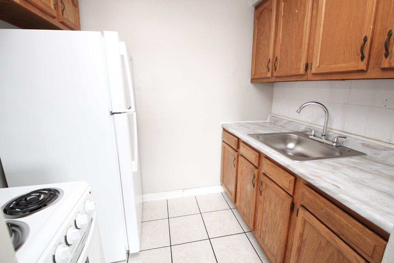 222 Melwood Ave #306 - Photo 2 of 7