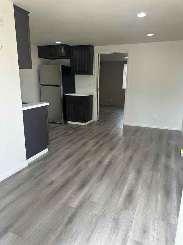 931 E 6th St - Photo 2 of 7