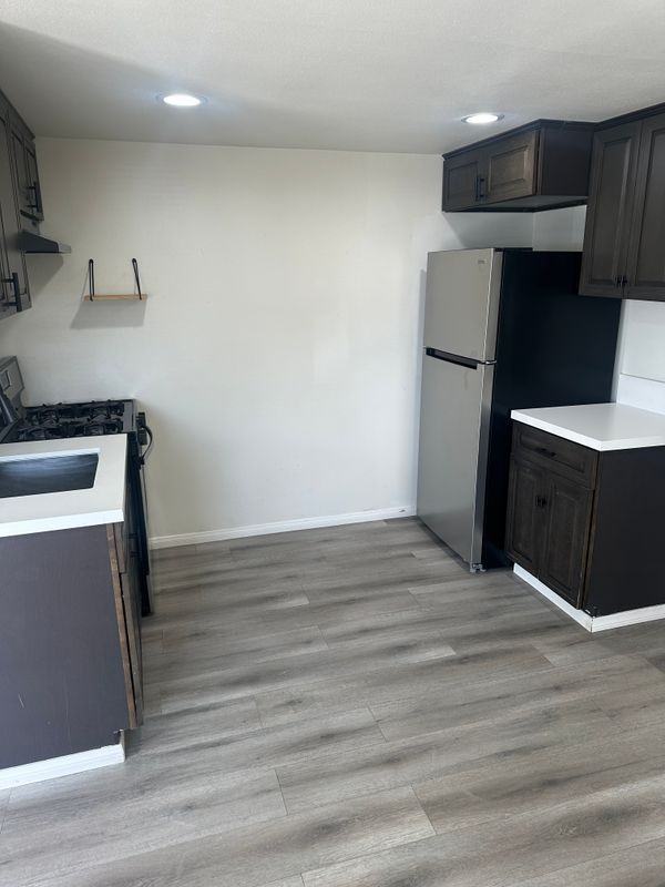 931 E 6th St - Photo 3 of 7