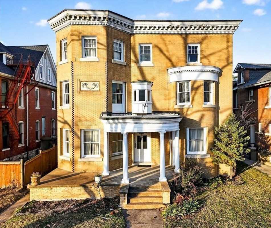 5103 Waterman Blvd - Photo 2 of 15