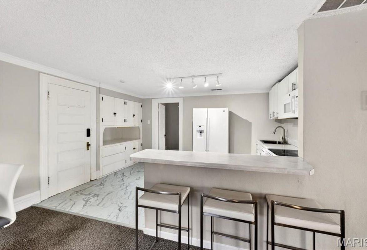 5103 Waterman Blvd - Photo 3 of 15