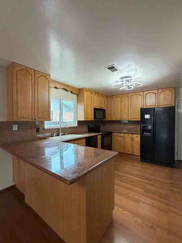 1209 Saint Louis Dr - Photo 2 of 31