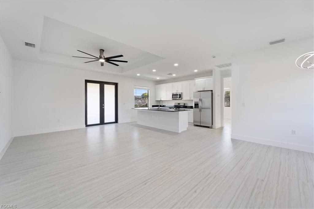 5306 Lee St - Photo 3 of 14