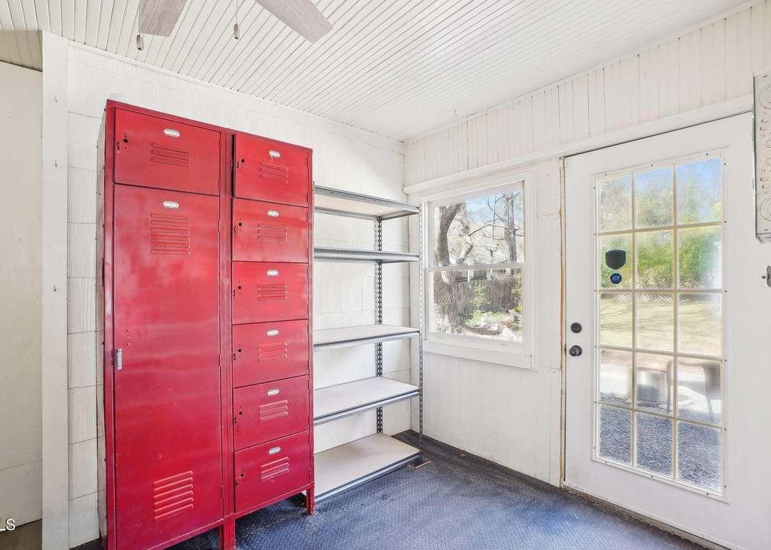 202 W Lavender Ave - Photo 2 of 15