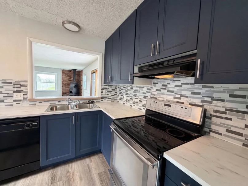 413 Sherwood Dr W - Photo 3 of 22