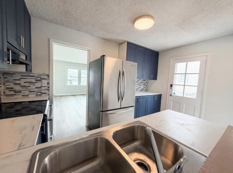 413 Sherwood Dr W - Photo 6 of 22